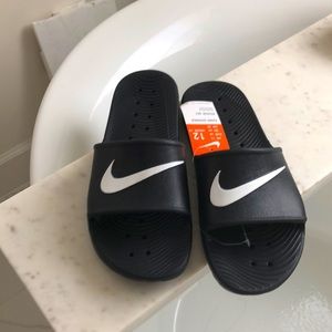 New men’s Nike shower shoes